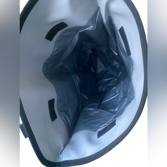 BACKPACK COOLER Blue Grey Roll-Top Velcro Closure Oversized New Without Tags - Picture 9 of 14